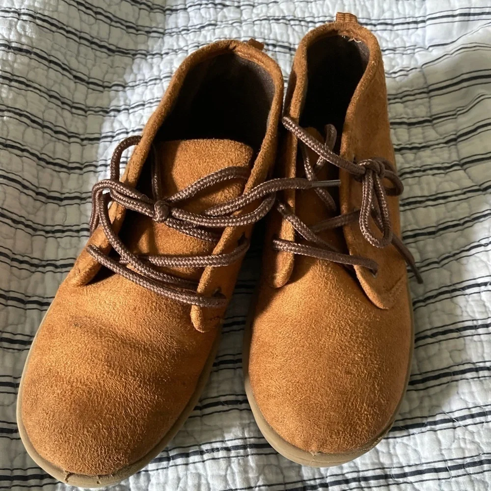 3for 20🥾🥾- Oshkosh B’gosh Fane -B-OY  shoes for boy size 2